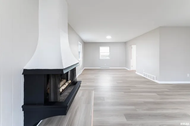 $250,000 | 324 West Ivy Lane, Peoria, IL 61614