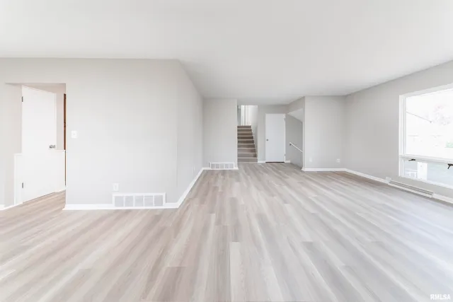 $250,000 | 324 West Ivy Lane, Peoria, IL 61614