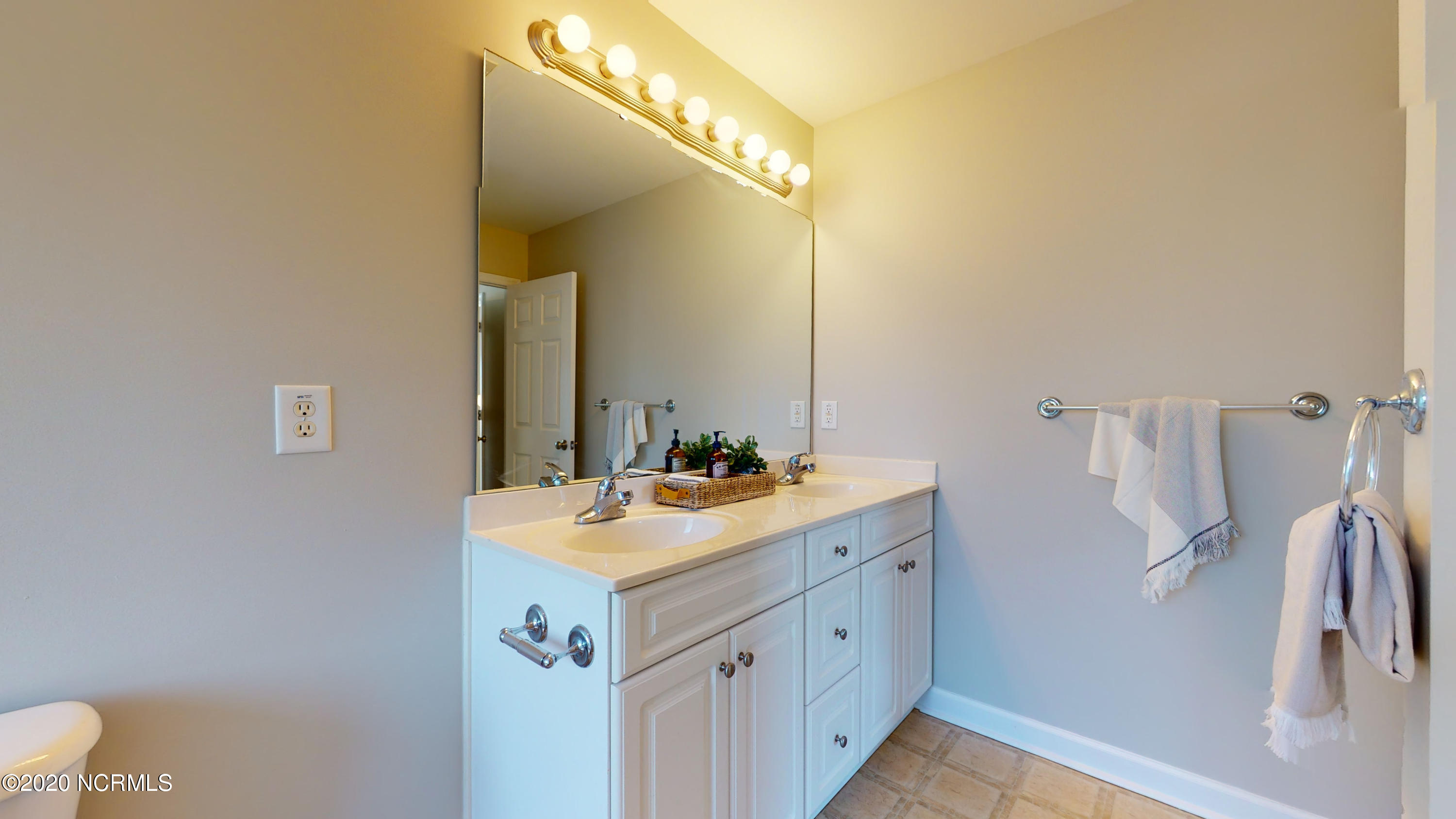 223 Rudolph Lane Hubert, NC 28539 - Photo 16 of 32 Master Bath