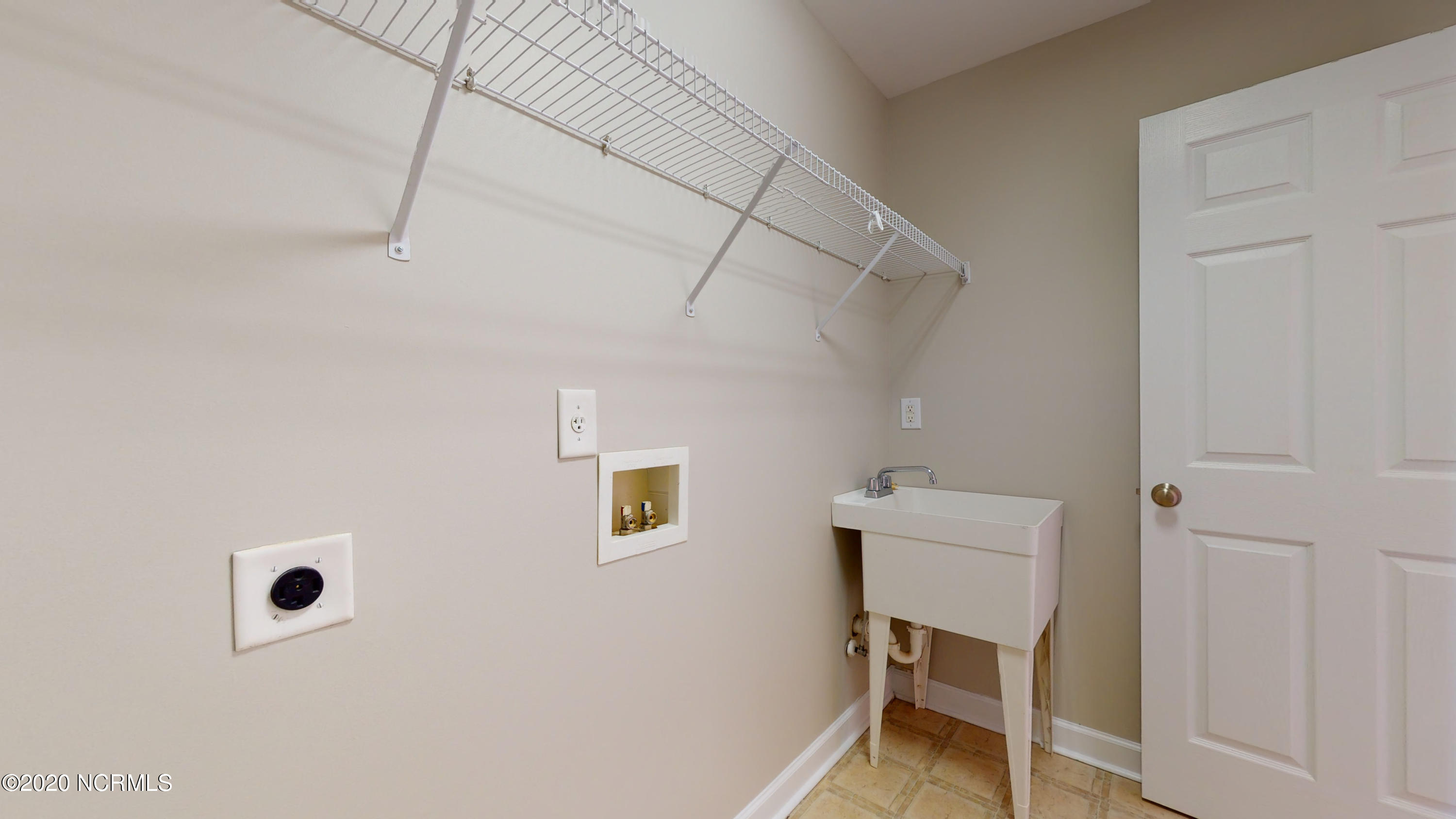 223 Rudolph Lane Hubert, NC 28539 - Photo 18 of 32 Laundry Room