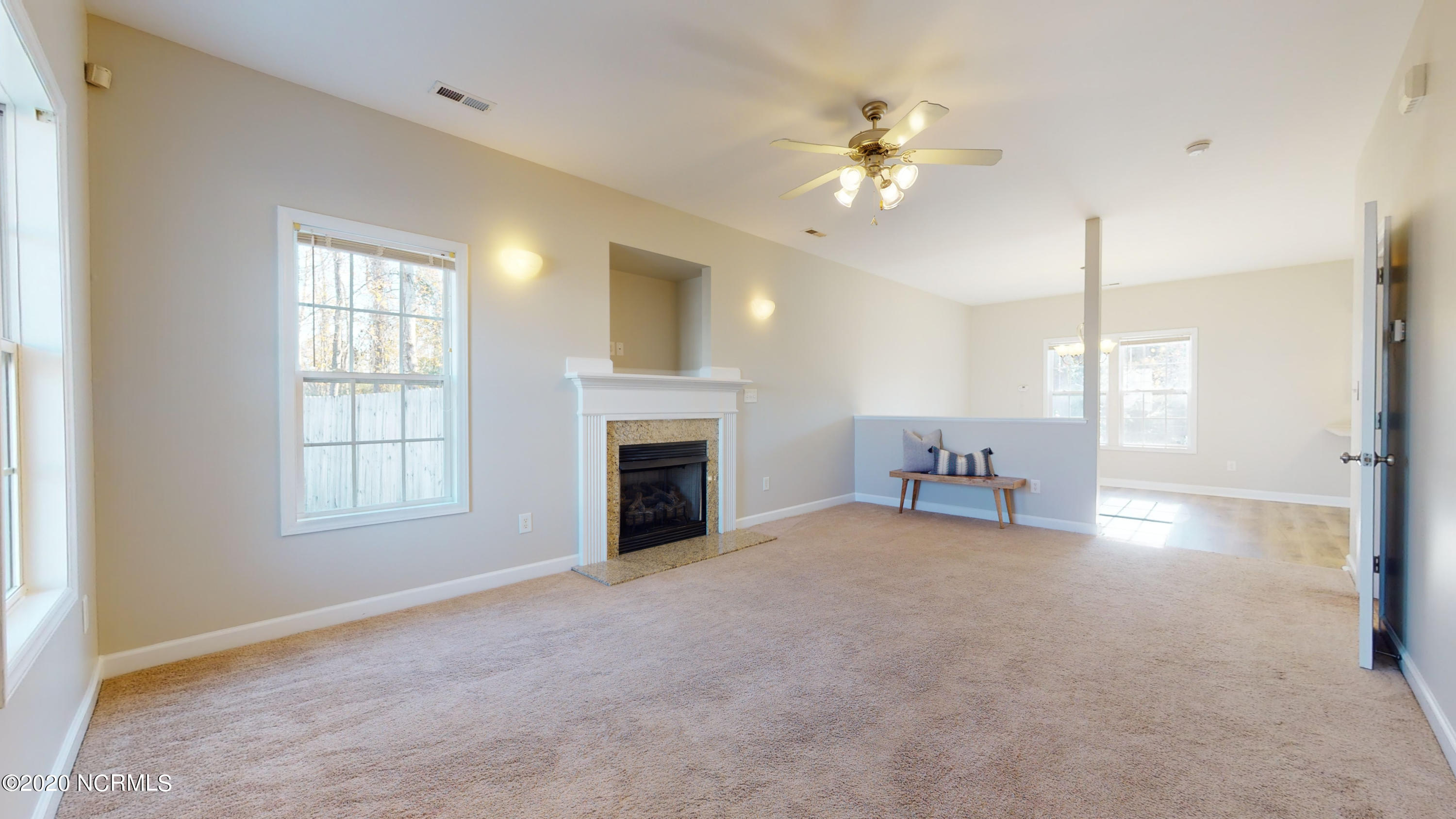 223 Rudolph Lane Hubert, NC 28539 - Photo 2 of 32 Living