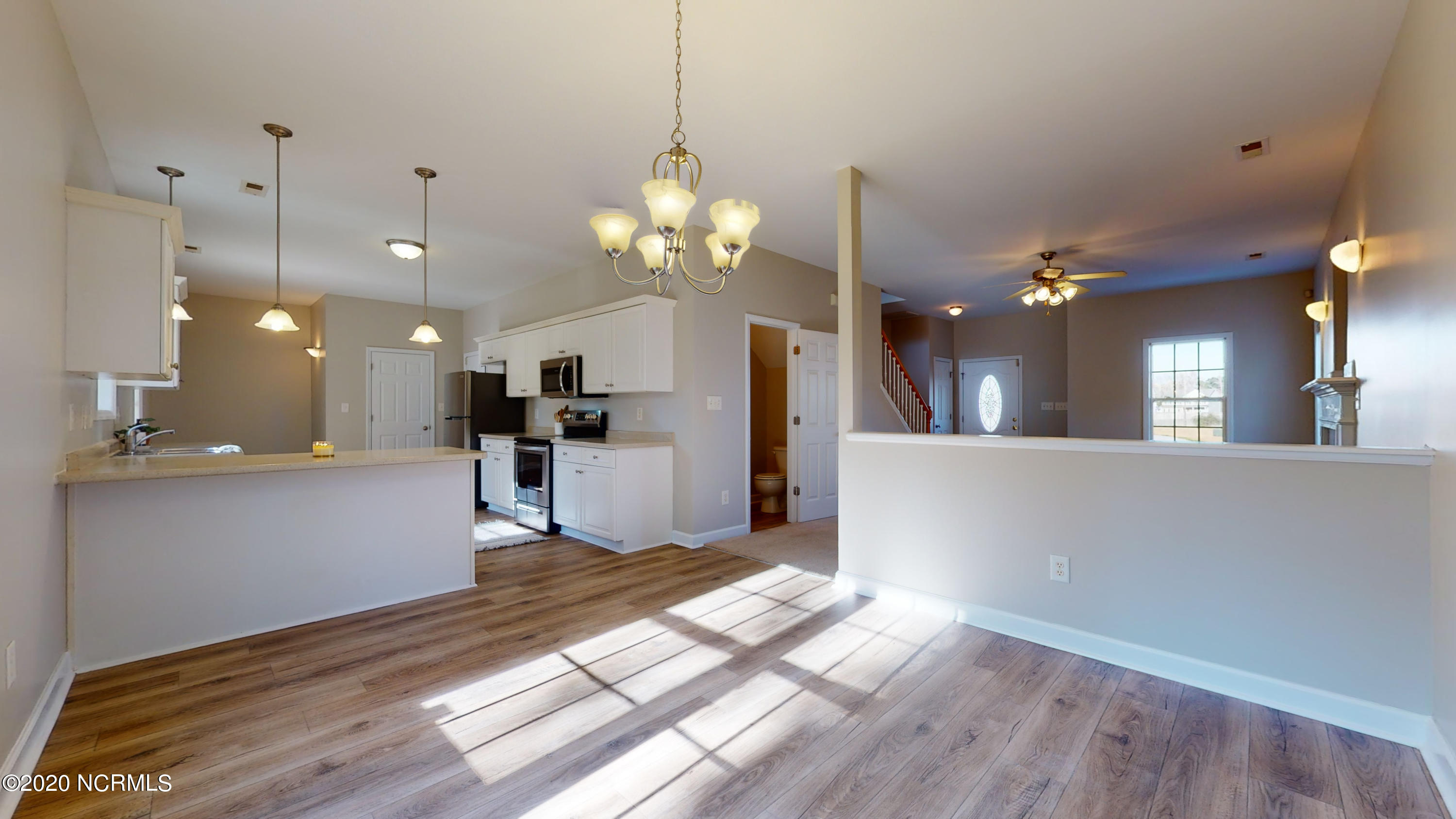 223 Rudolph Lane Hubert, NC 28539 - Photo 6 of 32 Dining/Kitchen