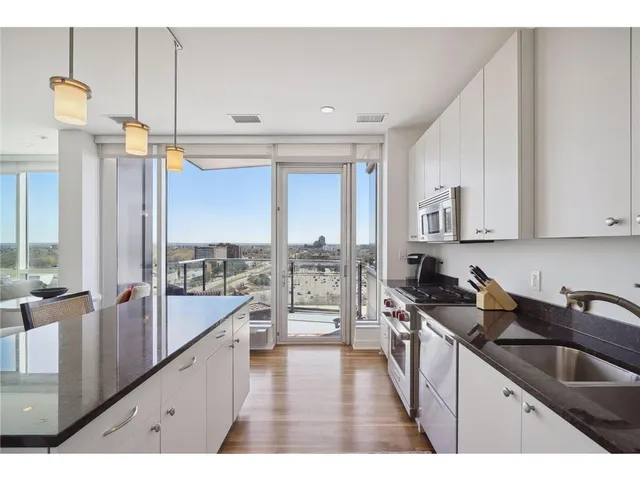 $3,650 | 3209 Galleria, Unit 1007, Edina, MN 55435