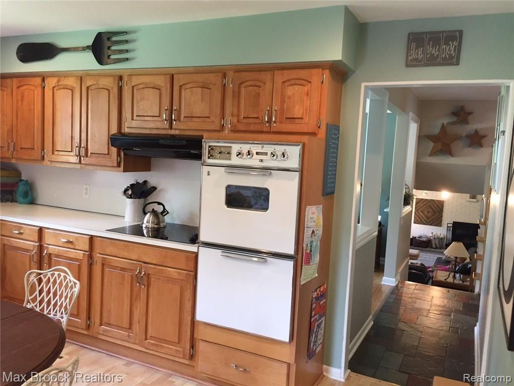 33118 Hearthstone Road Farmington Hills, MI 48334 - Photo 11 of 37