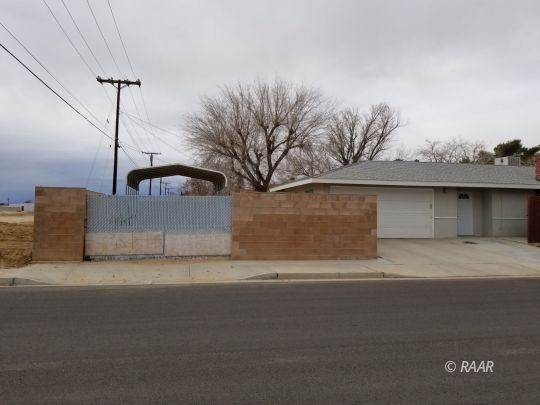 301 West Perdew Avenue Ridgecrest, CA 93555 - Photo 5 of 17