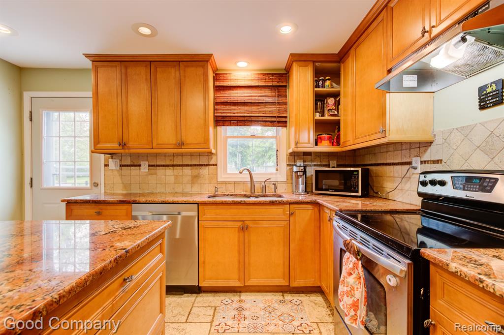 3119 South Adams Road Rochester Hills, MI 48309 - Photo 8 of 34