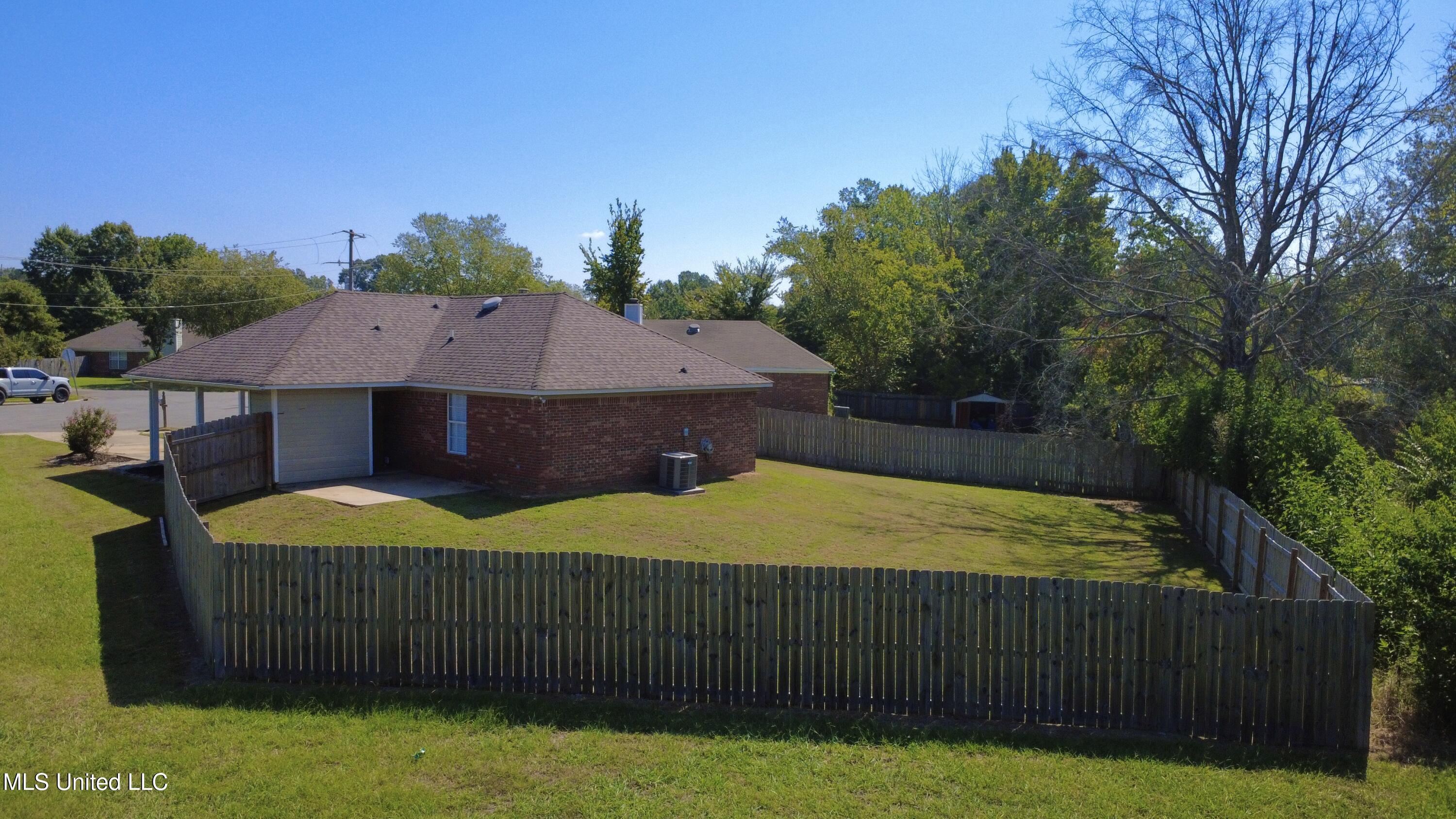 306 Evergreen Way Brandon, MS 39047 - Photo 4 of 21 dji_fly_20250824_105018_93_1756050751192