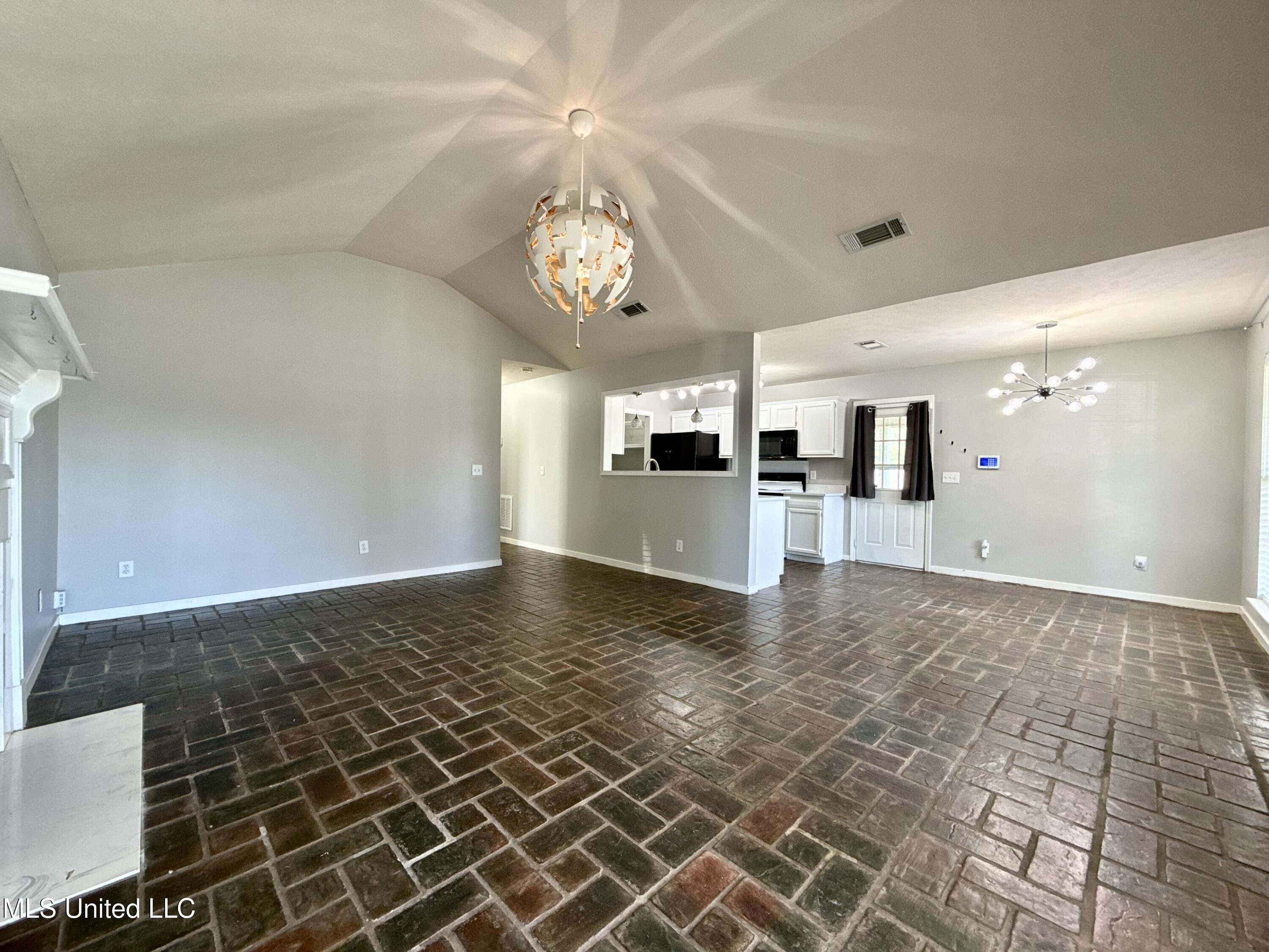 306 Evergreen Way Brandon, MS 39047 - Photo 5 of 21 IMG_8048