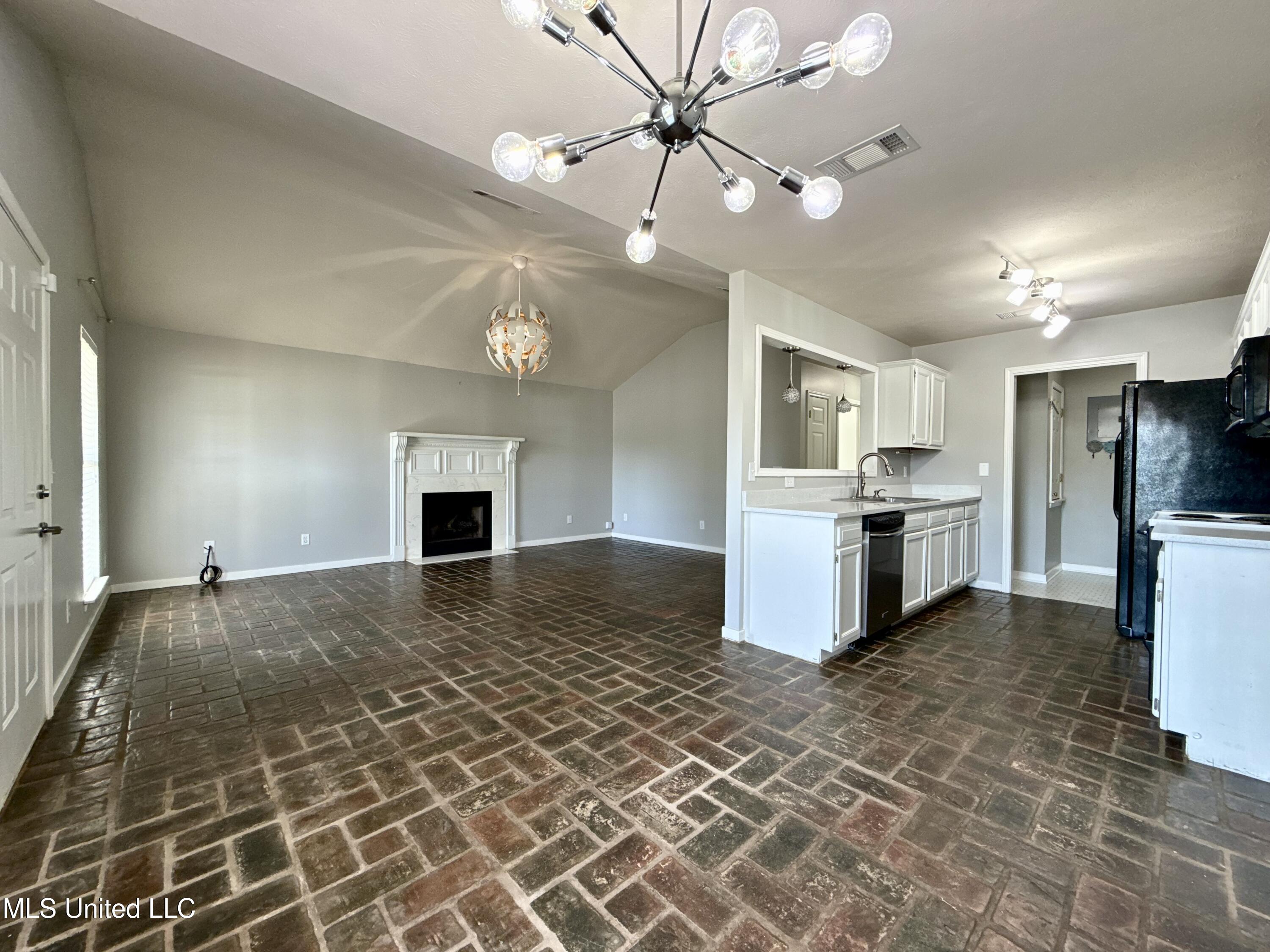 306 Evergreen Way Brandon, MS 39047 - Photo 7 of 21 IMG_8044