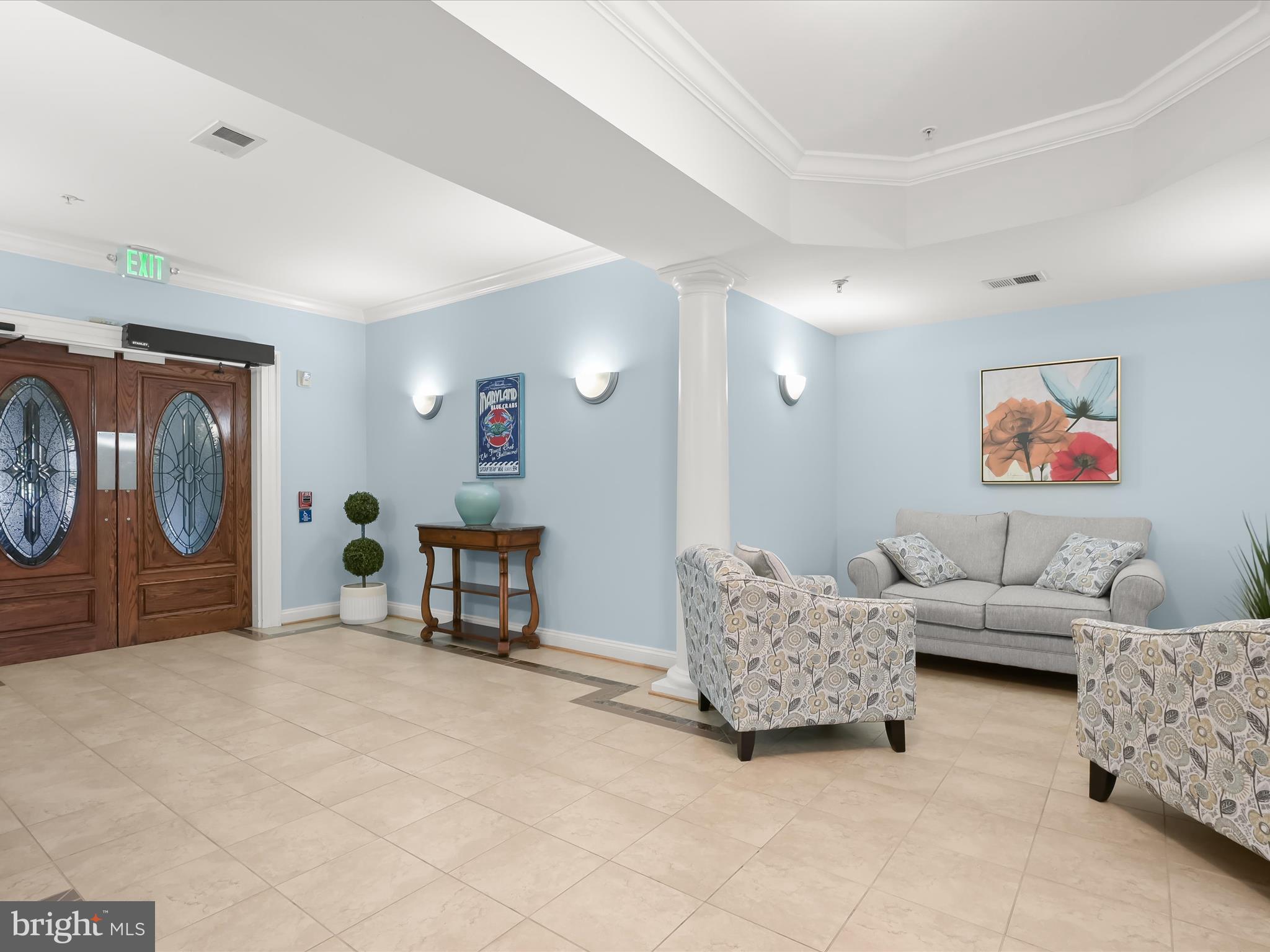 7325 Brookview Road, Unit 305 Elkridge, MD 21075 - Photo 34 of 40 a living room with furniture and a lamp