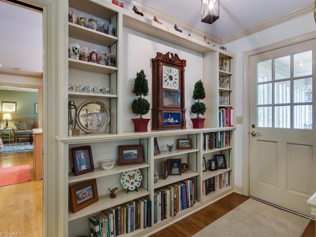 7103 Haw Ridge Road Summerfield, NC 27358 - Photo 10 of 30 Pretty built-ins.