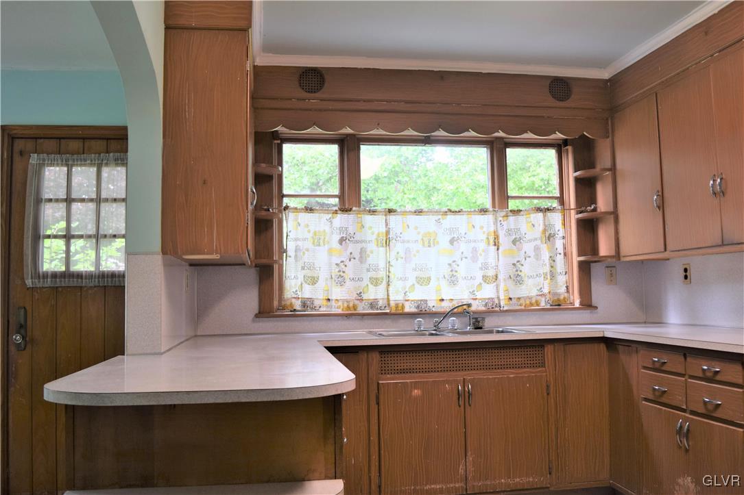 133 West Center Street Wind Gap, PA 18091 - Photo 11 of 17