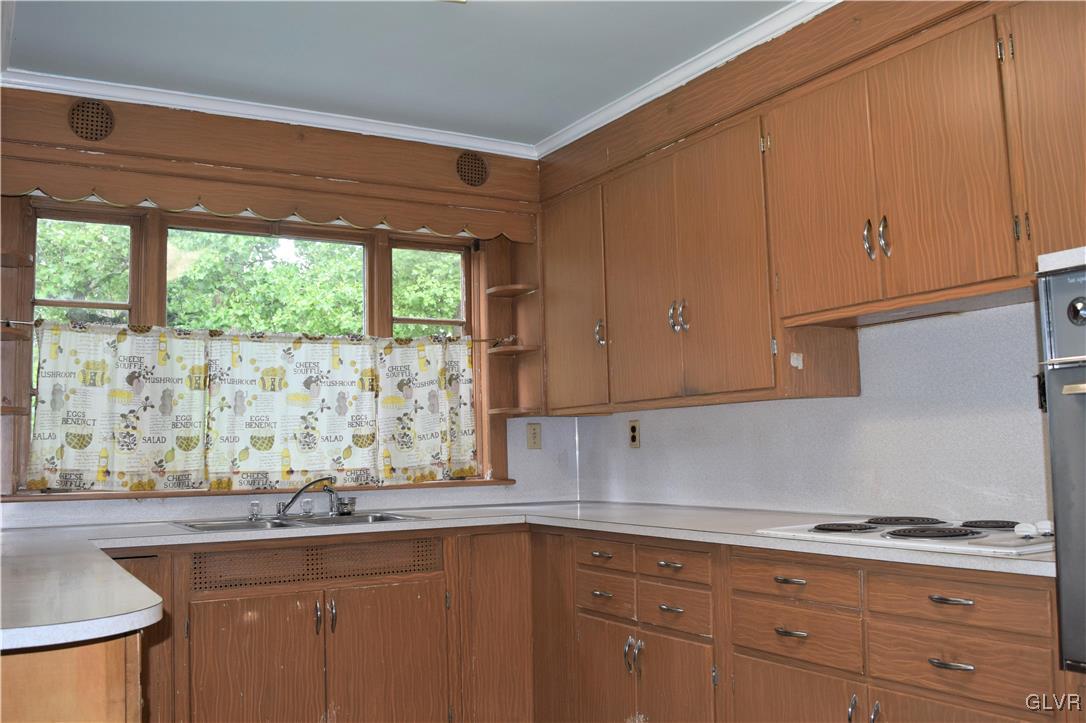 133 West Center Street Wind Gap, PA 18091 - Photo 12 of 17