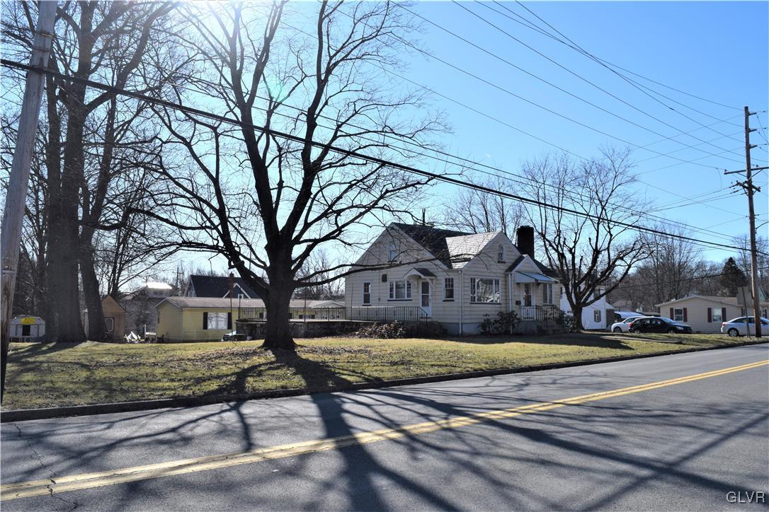 133 West Center Street Wind Gap, PA 18091 - Photo 4 of 17