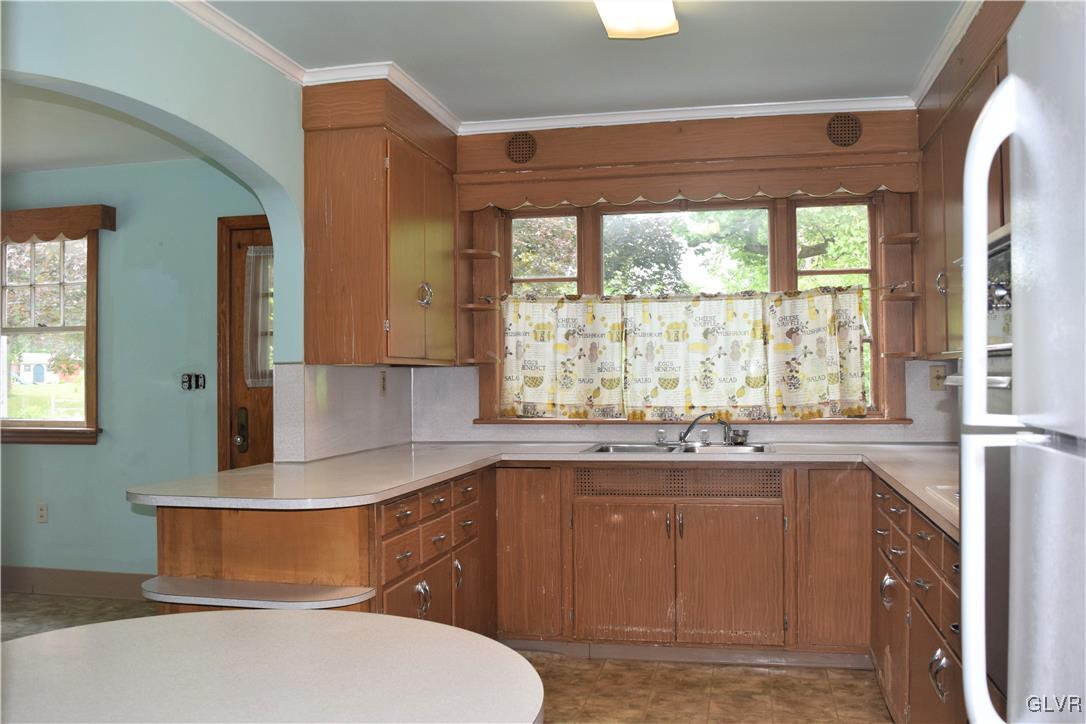 133 West Center Street Wind Gap, PA 18091 - Photo 10 of 17