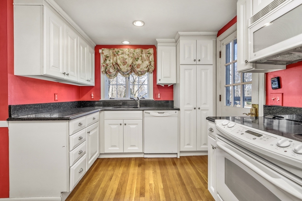 62 Cranmore Lane Melrose, MA 02176 - Photo 14 of 42