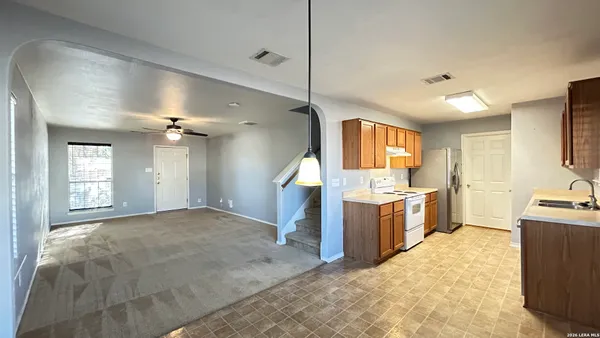 $1,695 | 9506 Mustang Farm, San Antonio, TX 78254