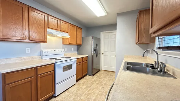 $1,695 | 9506 Mustang Farm, San Antonio, TX 78254