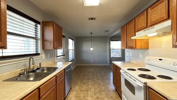 $1,695 | 9506 Mustang Farm, San Antonio, TX 78254