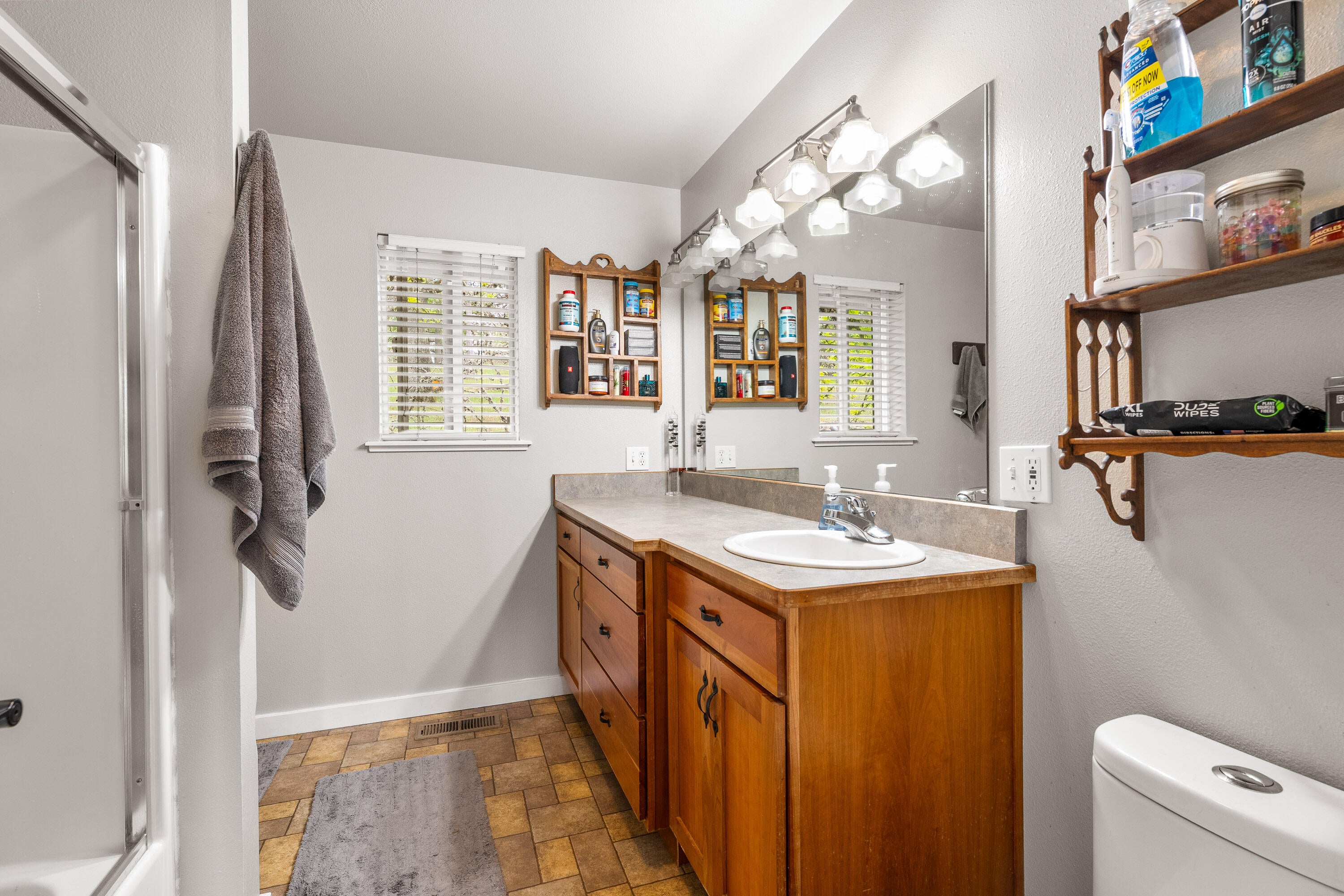 200 Rene Drive Shady Cove, OR 97539 - Photo 11 of 31 On Suite Bathroom