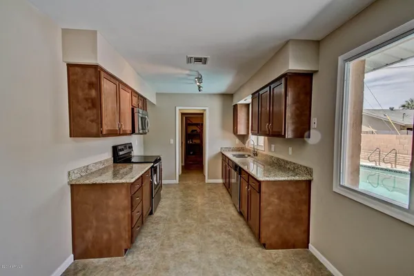 $3,995 | 1030 East Manhatton Drive, Tempe, AZ 85282