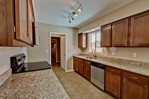 $3,995 | 1030 East Manhatton Drive, Tempe, AZ 85282