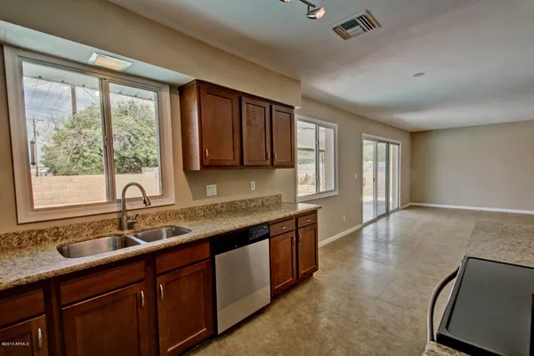 $3,995 | 1030 East Manhatton Drive, Tempe, AZ 85282