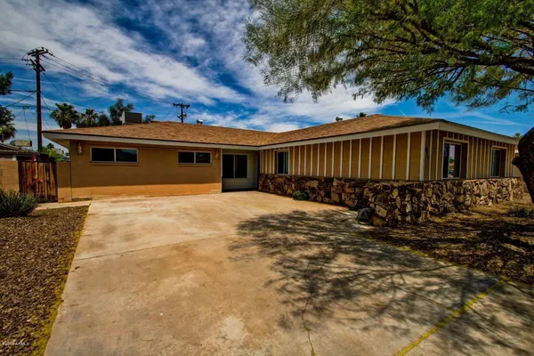 $3,995 | 1030 East Manhatton Drive, Tempe, AZ 85282