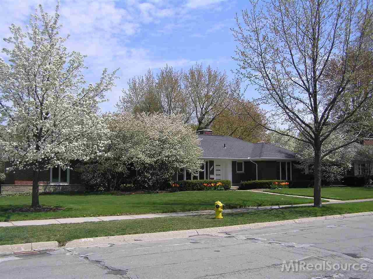 762 North Renaud Road Grosse Pointe, MI 48236 - Photo 2 of 26 31195714-1.JPG
