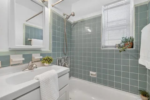 $184,900 | 125 North Washington Avenue, Unit 1, Hartsdale, NY 10530