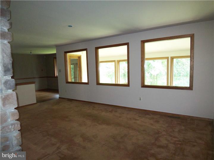 72 Fox Hill Road Doylestown, PA 18901 - Photo 5 of 25 Living Room
