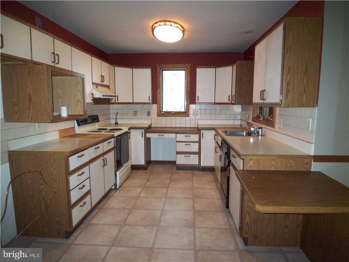 72 Fox Hill Road Doylestown, PA 18901 - Photo 7 of 25 Kitchen