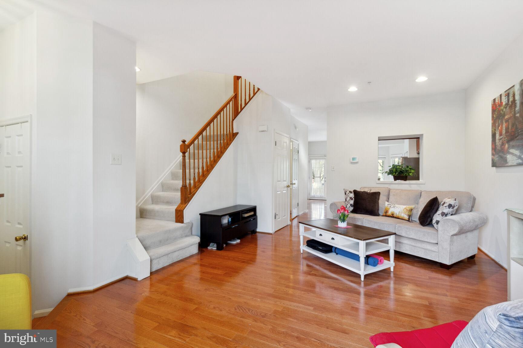 8427 Glad Rivers Row Columbia, MD 21045 - Photo 5 of 28 Gallery Image 5