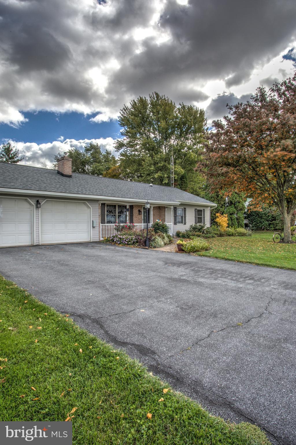 1071 East Meadow Road Manheim, PA 17545 - Photo 2 of 45