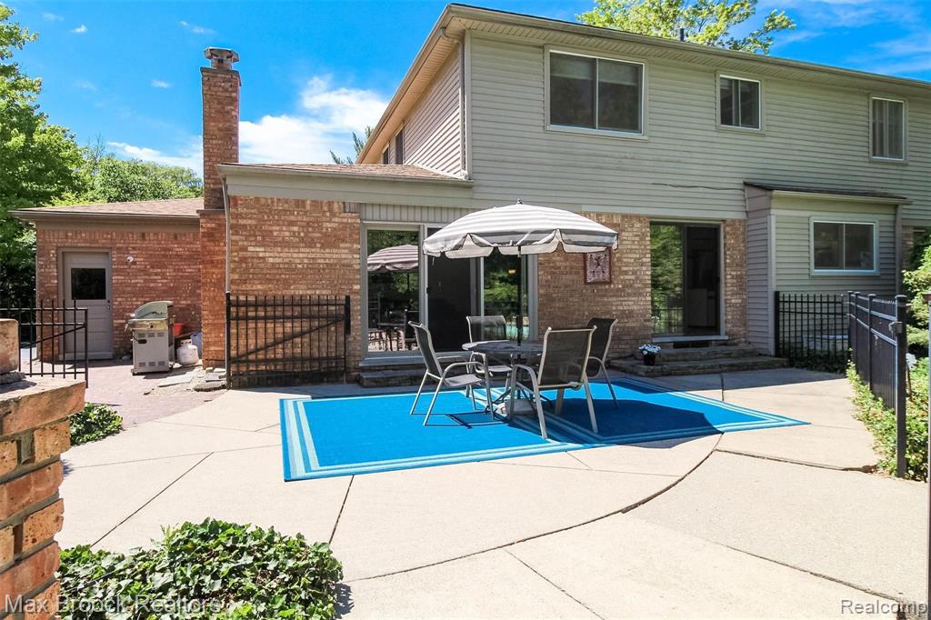 35216 Old Timber Road Farmington Hills, MI 48331 - Photo 25 of 32