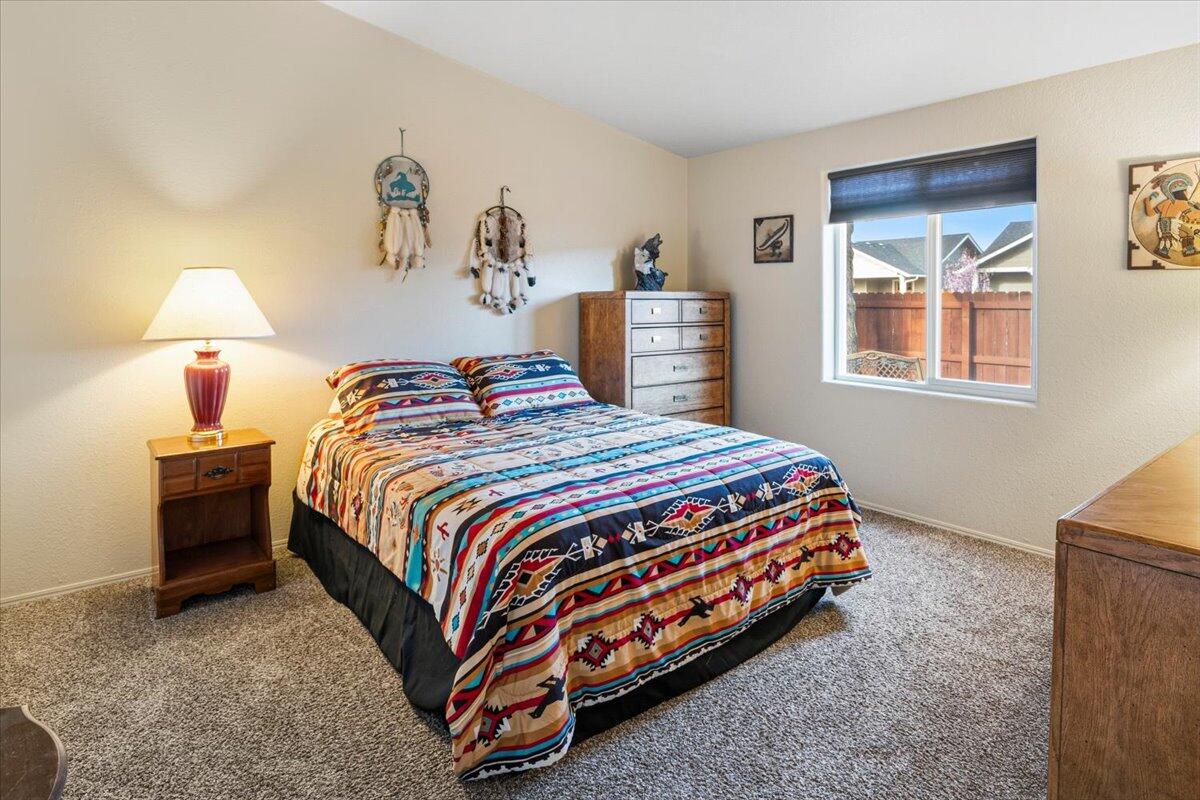 1875 Northeast 6th Street Redmond, OR 97756 - Photo 23 of 33