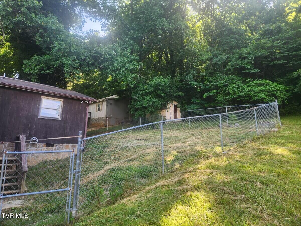 1111 Berry Road Elizabethton, TN 37643 - Photo 8 of 11 Berry (5)