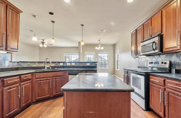 $2,200 | 120 Emory Fields Drive, Hutto, TX 78634