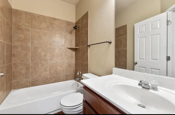 $2,200 | 120 Emory Fields Drive, Hutto, TX 78634