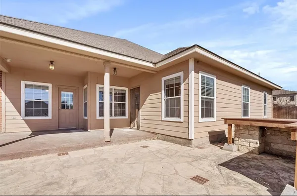 $2,200 | 120 Emory Fields Drive, Hutto, TX 78634