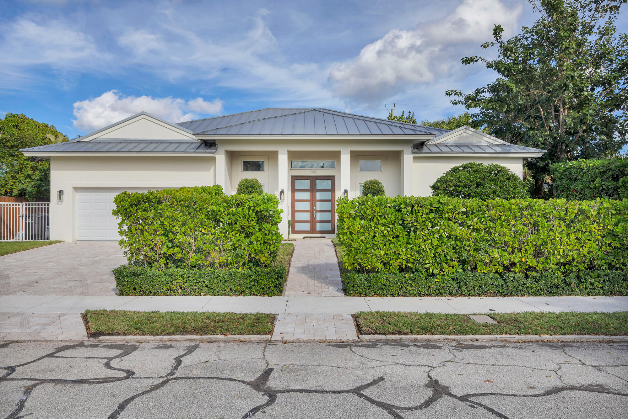 225 Beverly Road West Palm Beach, FL 33405 - Photo 1 of 26 low-1