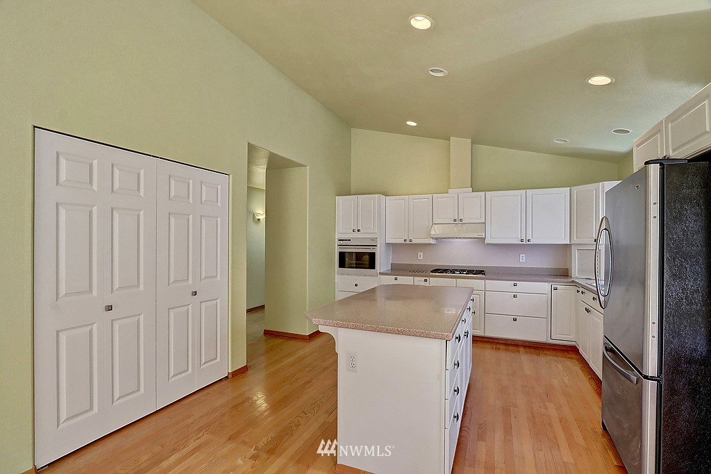 112 167th Place Southwest Bothell, WA 98012 - Photo 3 of 18