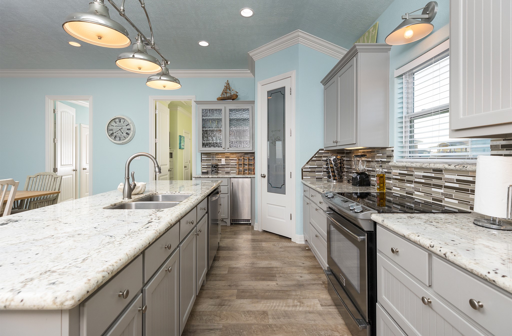 843 South Jacks Road Crystal Beach, TX 77650 - Photo 33 of 45 Ample cabinet / countertop space.