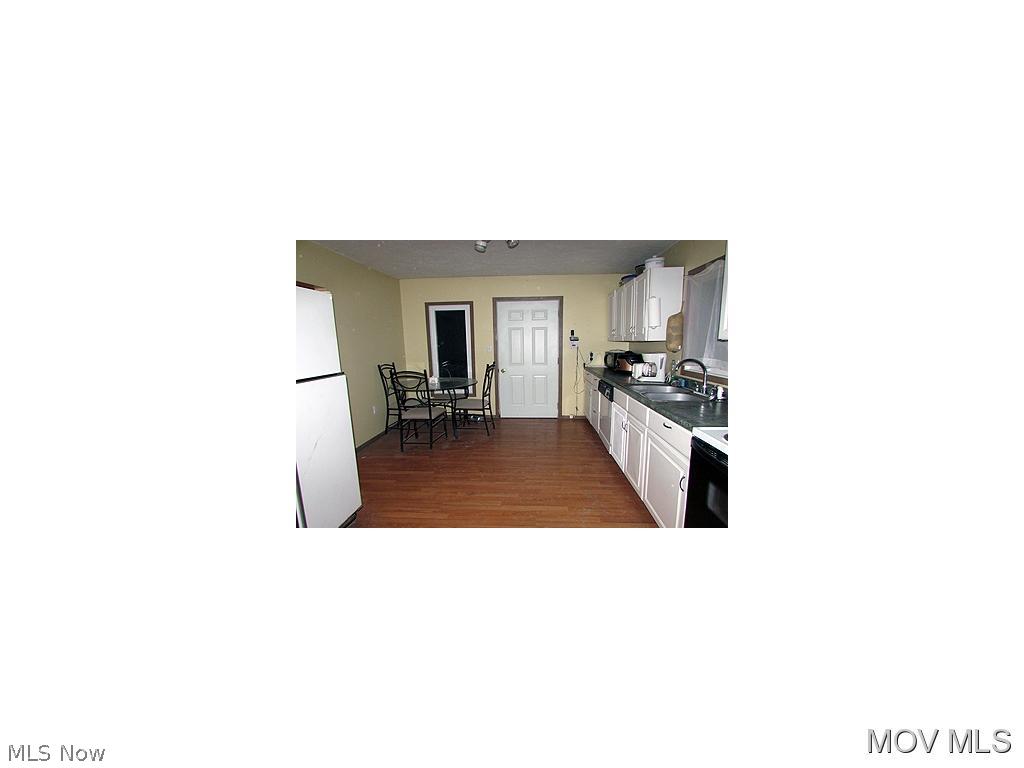 16204 Middle Island Rd Union West Union, WV 26456 - Photo 4 of 9 Kitchen