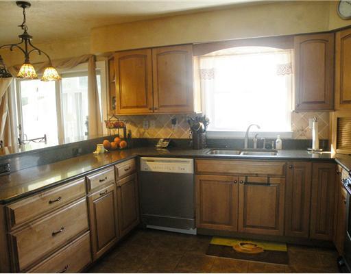 450 Munce Ridge Road Washington, PA 15301 - Photo 8 of 18 Kitchen.