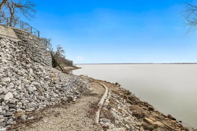 $2,195,000 | 1180 Emerald Sound Boulevard, Oak Point, TX 75068