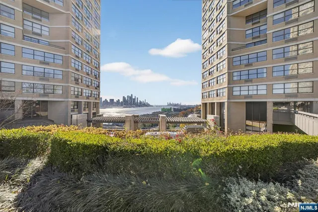 $275,000 | 7002 JFK Boulevard East, Unit 42B, Guttenberg, NJ 07093