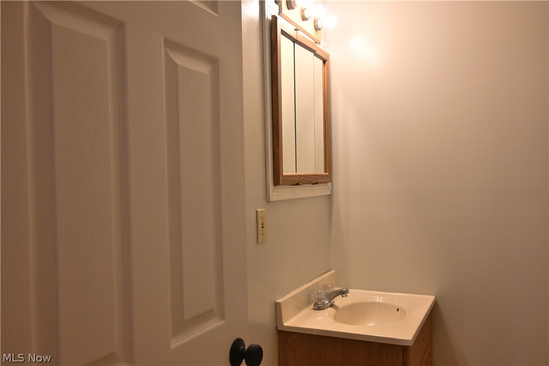 6989 Reed Road Conneaut, OH 44030 - Photo 11 of 37
