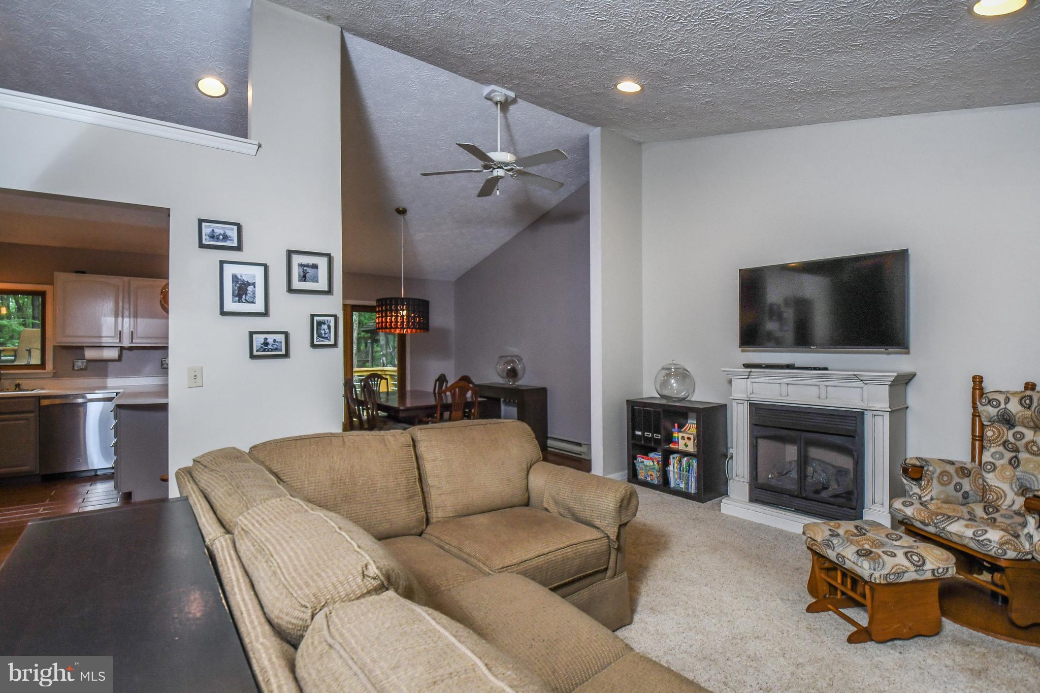 213 Fratz Road Accident, MD 21520 - Photo 14 of 30 Living Room