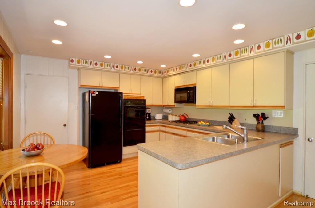 3791 West Pemberton Road Bloomfield Hills, MI 48302 - Photo 43 of 82 kitchen5 copy.jpg